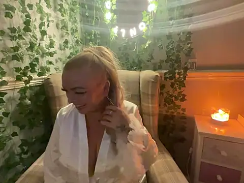 BonnyDesire online show from October 21, 6:52 pm