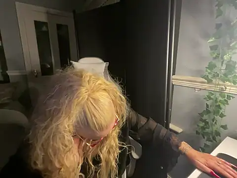 BonnyDesire online show from March 11, 8:37 pm