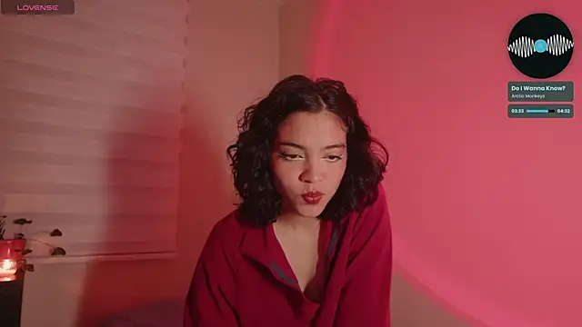 Snapshot of _curiouskitten_ chatting on September 19, 2:02 am  curiouskitten  online show from September 19, 2:02 am