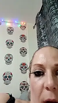 Snapshot of curvybabe88 chatting on November 18, 12:27 am curvybabe88 online show from November 18, 12:27 am