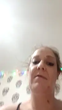 Snapshot of curvybabe88 chatting on November 20, 8:47 am curvybabe88 online show from November 20, 8:47 am