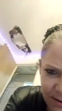 Snapshot of curvybabe88 chatting on November 28, 4:31 pm curvybabe88 online show from November 28, 4:31 pm