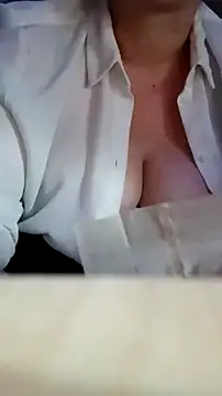 Snapshot of curvybabe88 chatting on December 2, 6:19 am curvybabe88 online show from December 2, 6:19 am