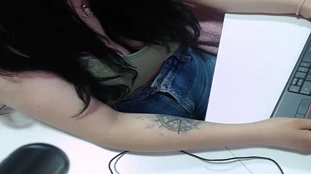 Snapshot of valery_cute_18 chatting on October 6, 12:02 pm valery cute 18 online show from October 6, 12:02 pm