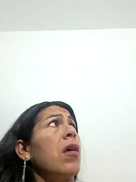 camilavargas  online show from December 17, 8:26 pm