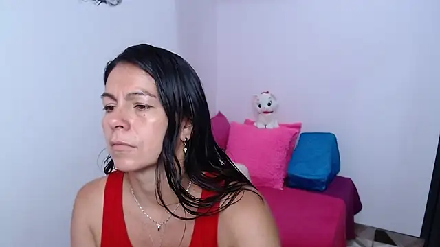 camilavargas  online show from April 1, 9:01 pm