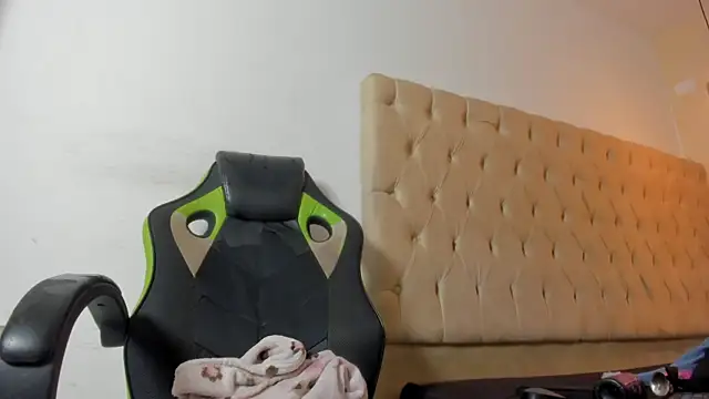 Snapshot of Naomis_35 chatting on November 14, 7:45 pm Naomis 35 online show from November 14, 7:45 pm