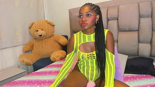 Snapshot of Beauty_Luci chatting on October 7, 10:51 pm Beauty Luci online show from October 7, 10:51 pm