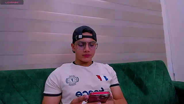 axel vega online show from September 25, 1:15 pm