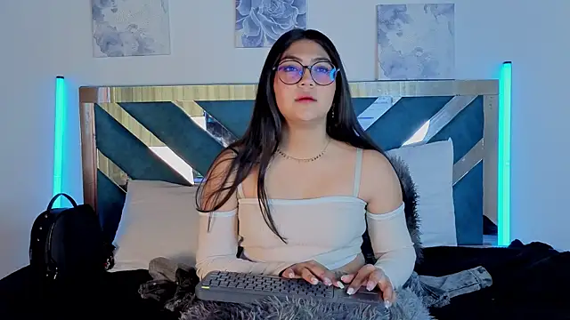 Violettabloom  online show from September 18, 7:49 pm