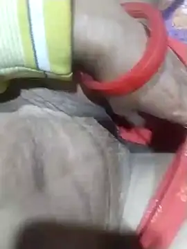 Snapshot of Hott_cutgirl chatting on November 11, 11:49 pm Hott cutgirl online show from November 11, 11:49 pm