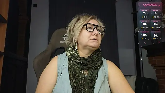 Snapshot of Marta_Wils chatting on October 21, 2:23 am Marta Wils online show from October 21, 2:23 am