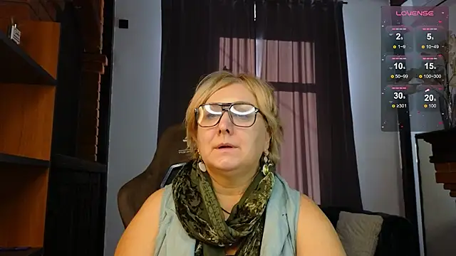 Snapshot of Marta_Wils chatting on October 25, 4:20 am Marta Wils online show from October 25, 4:20 am