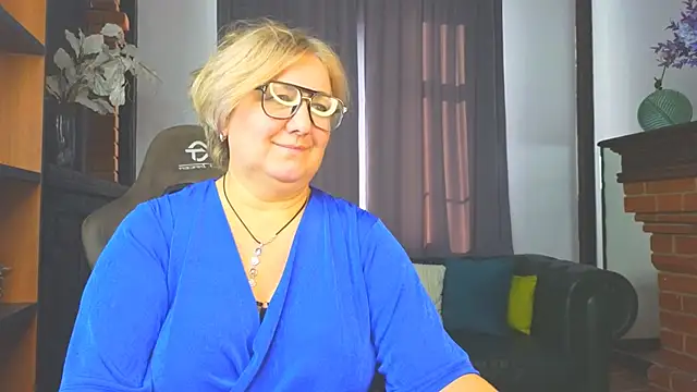 Snapshot of Marta_Wils chatting on October 31, 6:47 am Marta Wils online show from October 31, 6:47 am