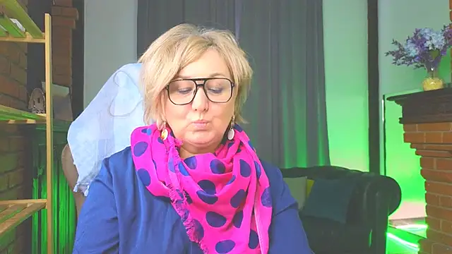 Snapshot of Marta_Wils chatting on December 16, 6:29 am Marta Wils online show from December 16, 6:29 am