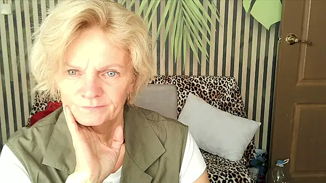 Snapshot of Zoe_Steell chatting on September 21, 6:26 am Zoe Steell online show from September 21, 6:26 am