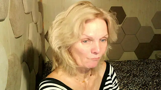 Snapshot of Zoe_Steell chatting on October 17, 2:19 pm Zoe Steell online show from October 17, 2:19 pm