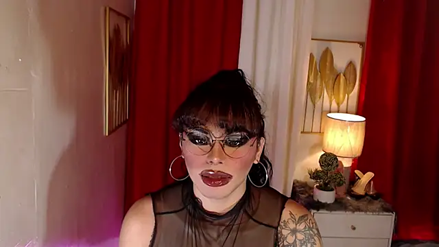 Snapshot of Tasha_Goddess chatting on October 18, 5:43 am Tasha Goddess online show from October 18, 5:43 am