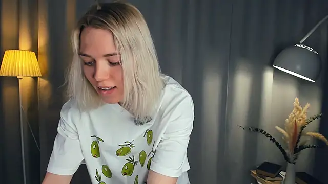 DianeHonnette online show from March 21, 7:28 pm