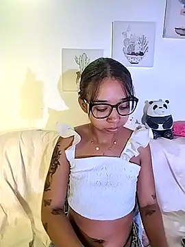 Snapshot of Suzanelee1 chatting on October 1, 1:44 am Suzanelee1 online show from October 1, 1:44 am