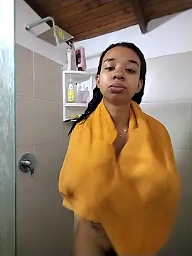 Snapshot of Suzanelee1 chatting on October 21, 1:34 pm Suzanelee1 online show from October 21, 1:34 pm