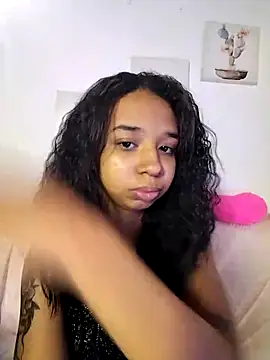 Snapshot of Suzanelee1 chatting on December 2, 4:18 am Suzanelee1 online show from December 2, 4:18 am