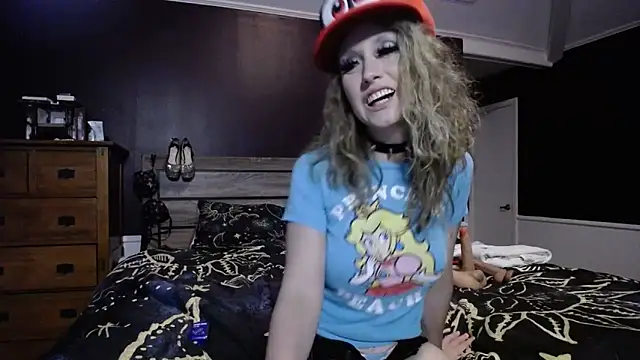 Snapshot of MoonlightMaybell chatting on October 1, 6:30 am MoonlightMaybell online show from October 1, 6:30 am