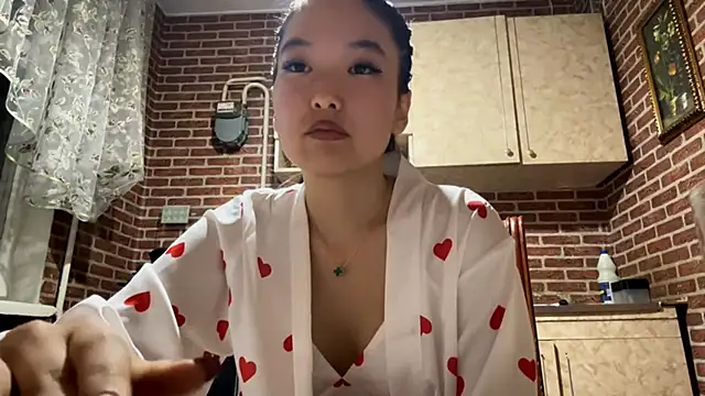 Snapshot of EmmaLeexth chatting on September 18, 2:19 pm EmmaLeexth online show from September 18, 2:19 pm