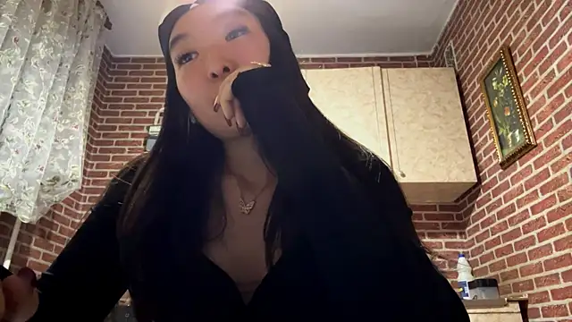 Snapshot of EmmaLeexth chatting on September 25, 1:59 pm EmmaLeexth online show from September 25, 1:59 pm