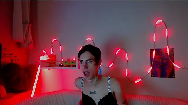 Snapshot of AlexNaughty14 chatting on October 3, 8:33 am AlexNaughty14 online show from October 3, 8:33 am