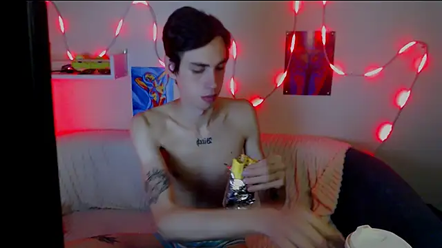 Snapshot of AlexNaughty14 chatting on October 8, 11:30 am AlexNaughty14 online show from October 8, 11:30 am