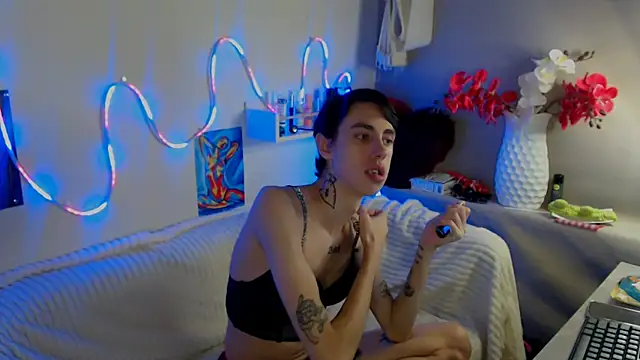 Snapshot of AlexNaughty14 chatting on October 24, 9:17 am AlexNaughty14 online show from October 24, 9:17 am