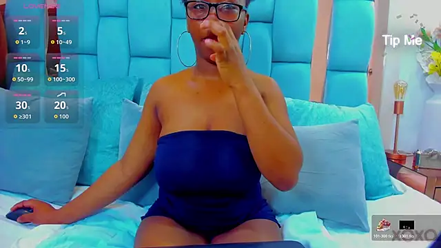 hazellanee online show from April 20, 12:02 am