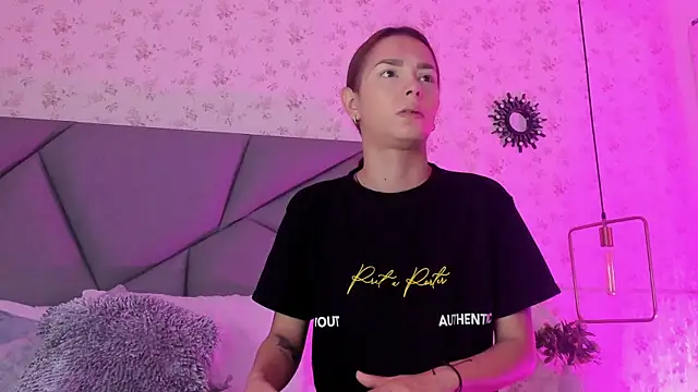 meganandtylerr19 online show from November 18, 11:47 am