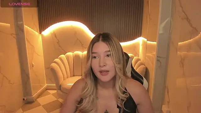 Emma1 b  online show from October 15, 8:09 pm