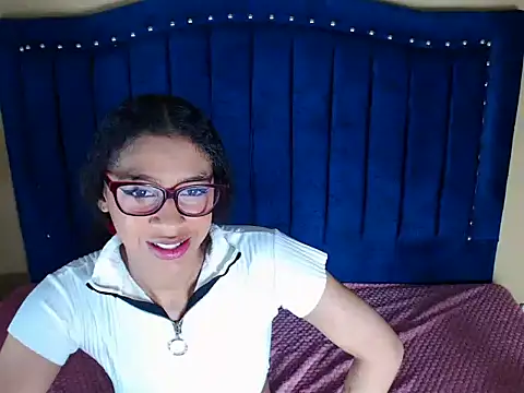 Snapshot of TinyStar15 chatting on September 21, 2:40 pm TinyStar15 online show from September 21, 2:40 pm
