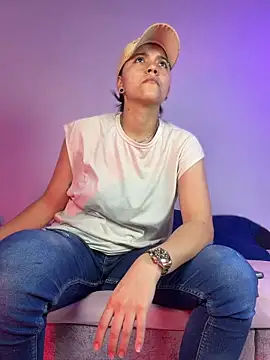 Snapshot of nicocoox chatting on February 1, 2:21 am nicocoox online show from February 1, 2:21 am