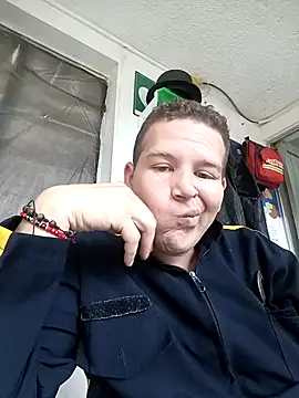 Snapshot of thefollador69 chatting on October 27, 4:11 pm thefollador69 online show from October 27, 4:11 pm