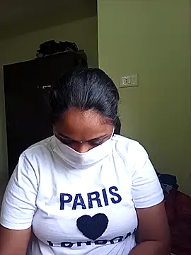 Snapshot of queendivya chatting on October 3, 2:08 am queendivya online show from October 3, 2:08 am