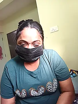 Snapshot of queendivya chatting on October 7, 10:34 am queendivya online show from October 7, 10:34 am