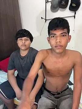 Snapshot of P4NT0J4 chatting on February 7, 1:20 am P4NT0J4 online show from February 7, 1:20 am