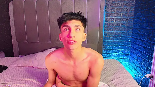 Snapshot of Erick_Velveth chatting on November 23, 5:29 am Erick Velveth online show from November 23, 5:29 am