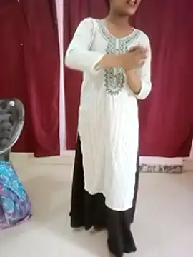 Snapshot of pari_rani7 chatting on October 15, 4:01 am pari rani7 online show from October 15, 4:01 am