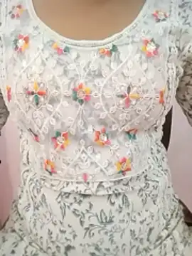 Snapshot of pari_rani7 chatting on October 18, 3:53 am pari rani7 online show from October 18, 3:53 am