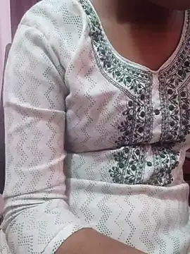 Snapshot of pari_rani7 chatting on November 12, 4:24 am pari rani7 online show from November 12, 4:24 am