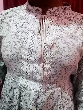 Snapshot of pari_rani7 chatting on November 13, 4:22 am pari rani7 online show from November 13, 4:22 am