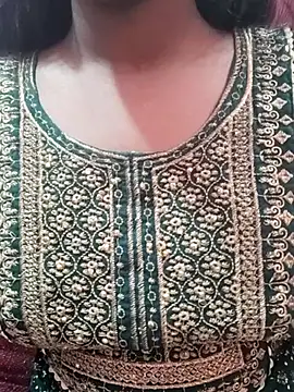 Snapshot of pari_rani7 chatting on November 15, 3:59 am pari rani7 online show from November 15, 3:59 am