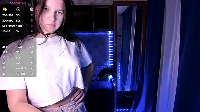 MandaDestiche online show from November 10, 4:17 pm