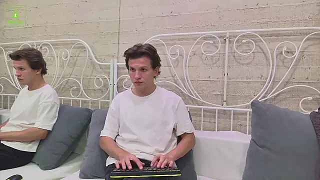 Snapshot of JesseCrosss chatting on September 23, 8:12 pm JesseCrosss online show from September 23, 8:12 pm