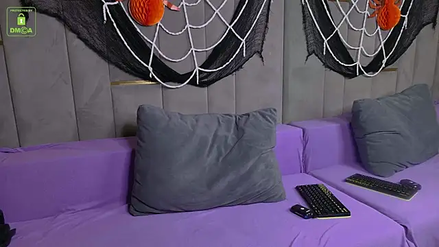 Snapshot of JesseCrosss chatting on October 15, 10:37 am JesseCrosss online show from October 15, 10:37 am